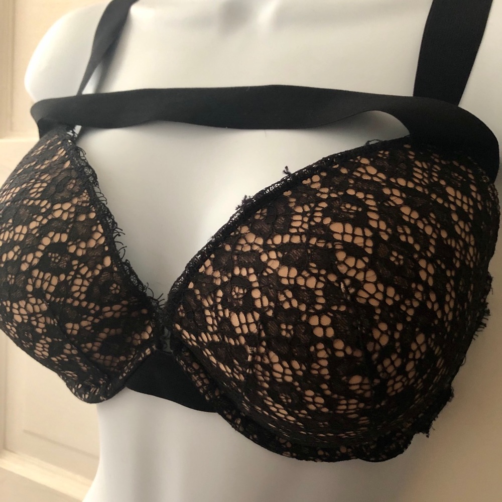 Victoria Secret Push up bra 36d strappy detail